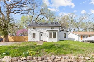 321 Maiden Lane, Lawrence, KS 66044