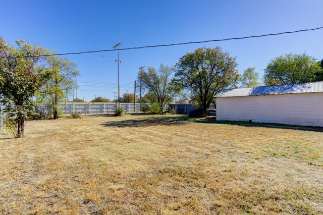 502 Locust Street, Idalou, TX 79329