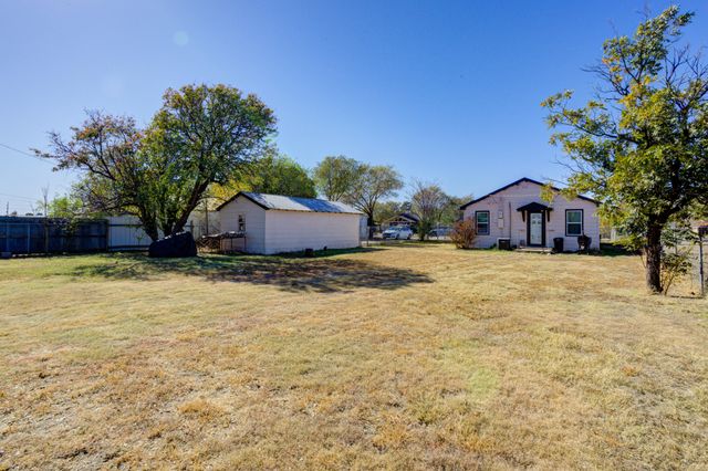 502 Locust Street, Idalou, TX 79329