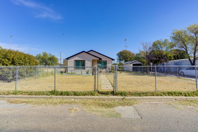 502 Locust Street, Idalou, TX 79329