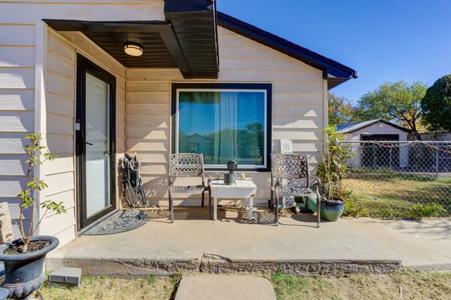 502 Locust Street, Idalou, TX 79329