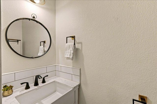 412 Alsatian LN, Leander, TX 78641