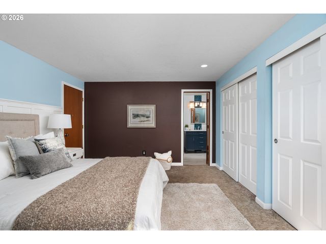 2817 Ne MEADOW Ct, Hillsboro, OR 97124