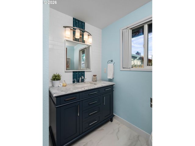 2817 Ne MEADOW Ct, Hillsboro, OR 97124