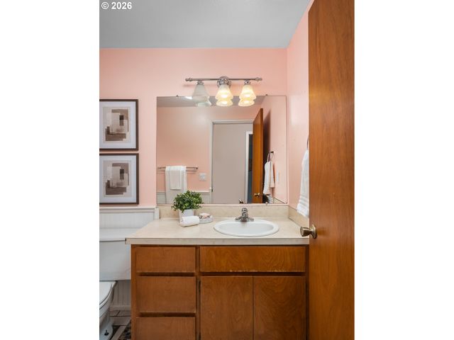 2817 Ne MEADOW Ct, Hillsboro, OR 97124