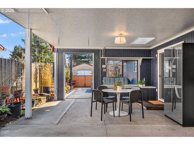 2817 Ne MEADOW Ct, Hillsboro, OR 97124