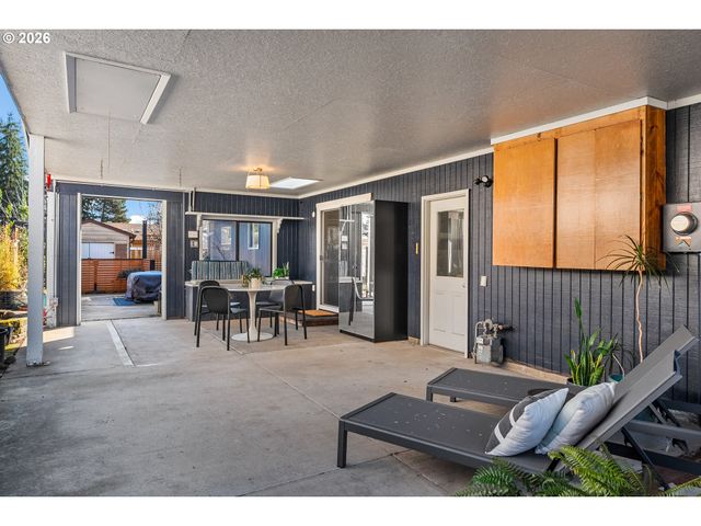 2817 Ne MEADOW Ct, Hillsboro, OR 97124