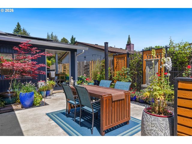 2817 Ne MEADOW Ct, Hillsboro, OR 97124