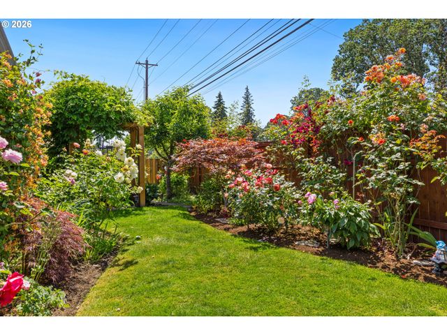 2817 Ne MEADOW Ct, Hillsboro, OR 97124