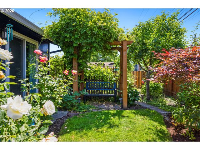 2817 Ne MEADOW Ct, Hillsboro, OR 97124