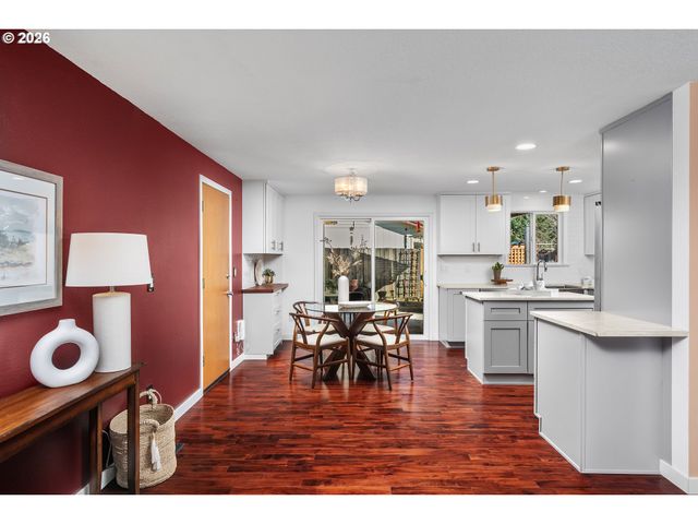 2817 Ne MEADOW Ct, Hillsboro, OR 97124