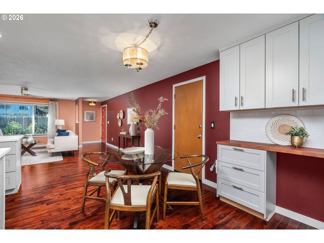 2817 Ne MEADOW Ct, Hillsboro, OR 97124