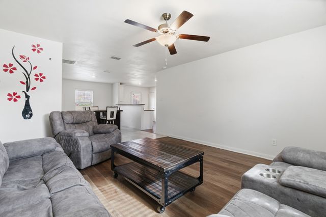 1321 Eagle Lake Drive, Azle, TX 76020