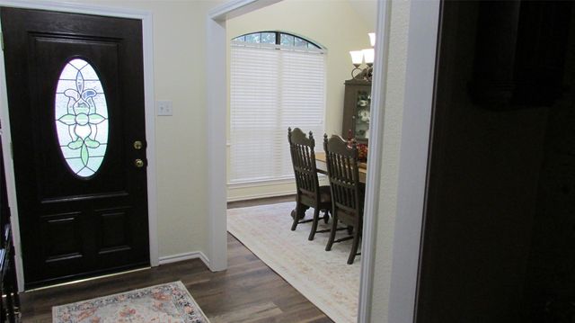 901 Lakeway Drive, Ennis, TX 75119