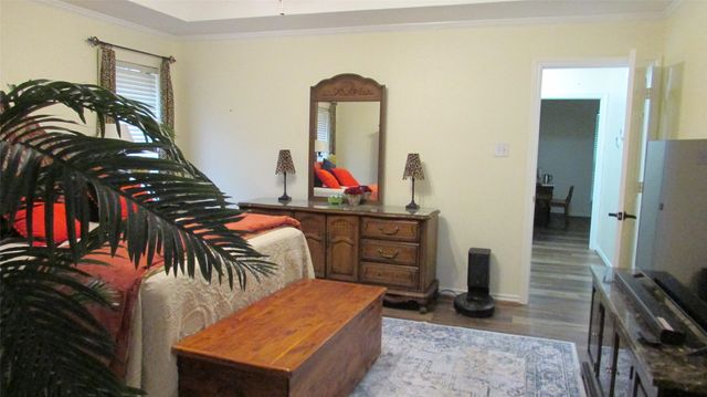 901 Lakeway Drive, Ennis, TX 75119