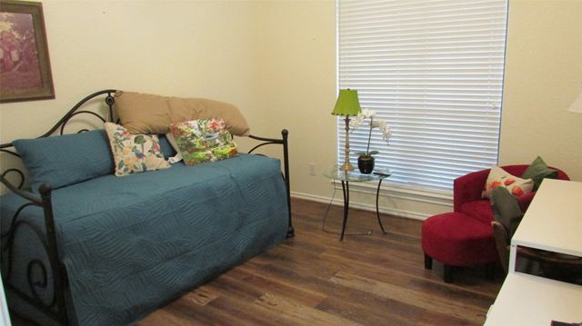 901 Lakeway Drive, Ennis, TX 75119