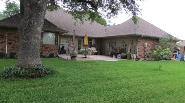 901 Lakeway Drive, Ennis, TX 75119