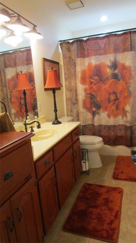 901 Lakeway Drive, Ennis, TX 75119