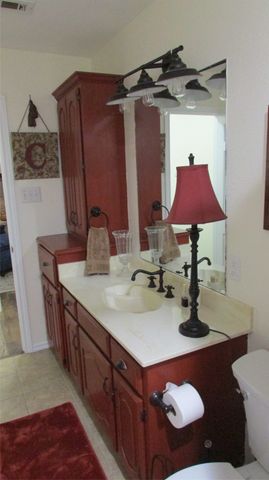 901 Lakeway Drive, Ennis, TX 75119