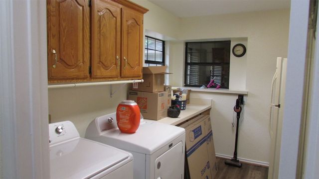 901 Lakeway Drive, Ennis, TX 75119