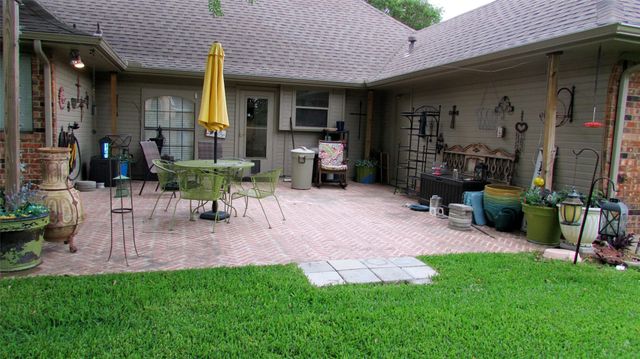 901 Lakeway Drive, Ennis, TX 75119