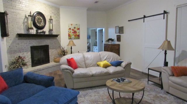 901 Lakeway Drive, Ennis, TX 75119