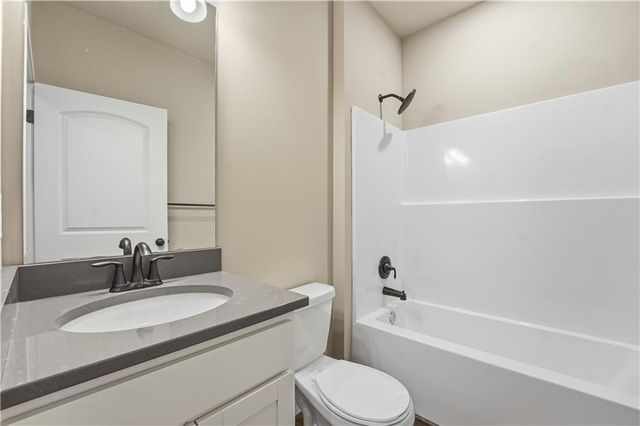 12428 S Aspen Lane, Lee's Summit, MO 64086