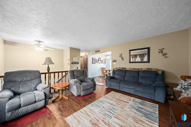 5301 S Holbrook Ave Avenue, Sioux Falls, SD 57106