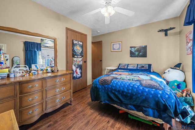 5301 S Holbrook Ave Avenue, Sioux Falls, SD 57106