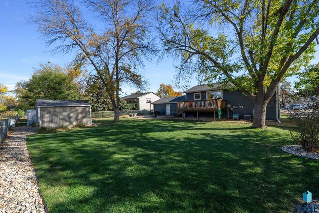 5301 S Holbrook Ave Avenue, Sioux Falls, SD 57106