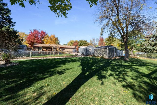 5301 S Holbrook Ave Avenue, Sioux Falls, SD 57106