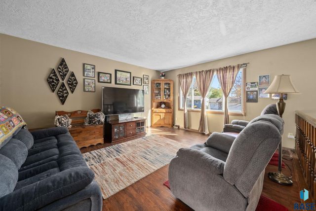 5301 S Holbrook Ave Avenue, Sioux Falls, SD 57106