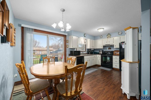 5301 S Holbrook Ave Avenue, Sioux Falls, SD 57106