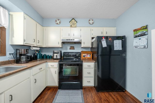 5301 S Holbrook Ave Avenue, Sioux Falls, SD 57106