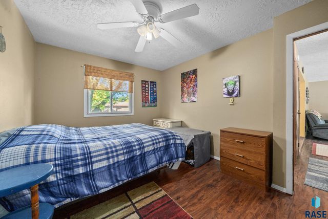 5301 S Holbrook Ave Avenue, Sioux Falls, SD 57106