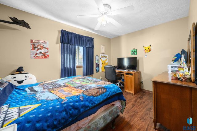 5301 S Holbrook Ave Avenue, Sioux Falls, SD 57106