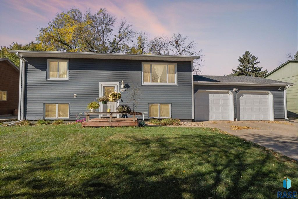 5301 S Holbrook Ave Avenue, Sioux Falls, SD 57106