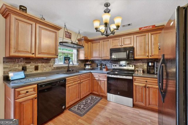 40 JR Drive, Ellabell, GA 31308