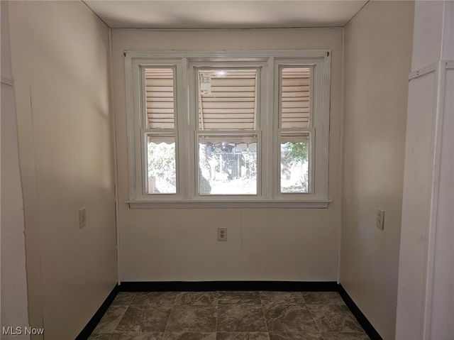 1048 Murray Avenue, Akron, OH 44310