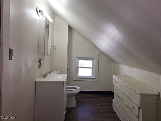 1048 Murray Avenue, Akron, OH 44310