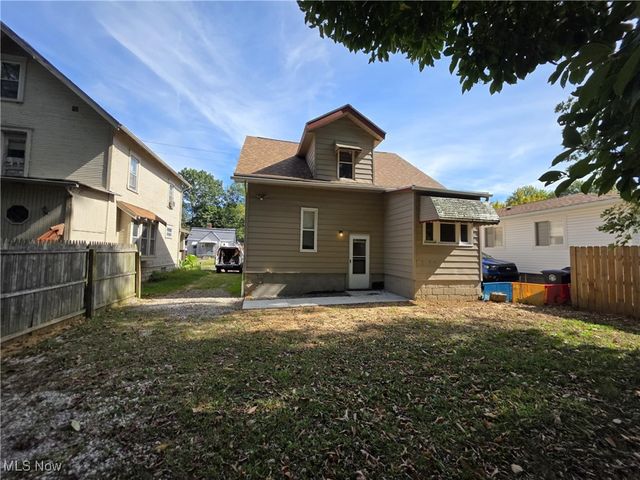 1048 Murray Avenue, Akron, OH 44310