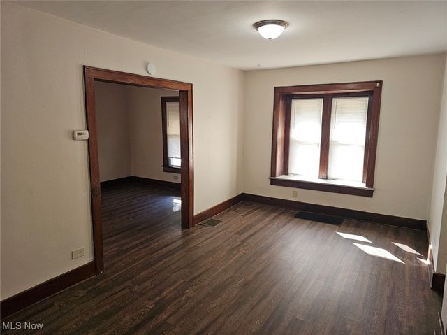 1048 Murray Avenue, Akron, OH 44310