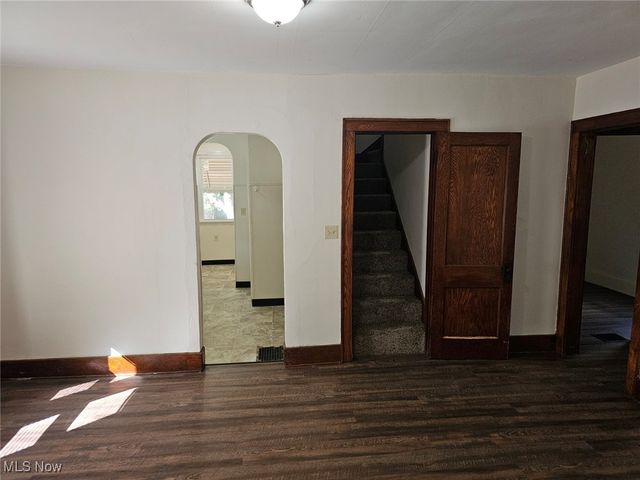 1048 Murray Avenue, Akron, OH 44310