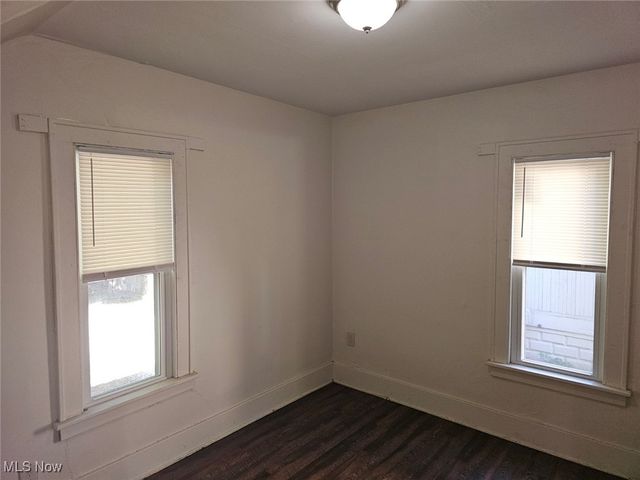 1048 Murray Avenue, Akron, OH 44310