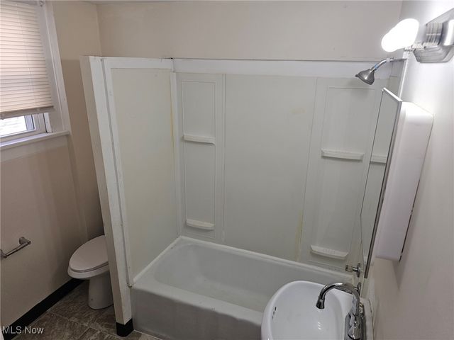 1048 Murray Avenue, Akron, OH 44310