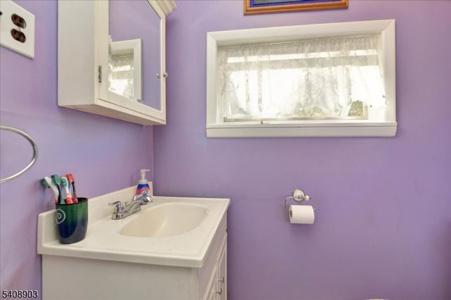 21 Tice Pl, Ringwood Boro, NJ 07456