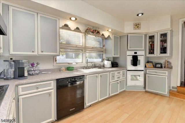 21 Tice Pl, Ringwood Boro, NJ 07456