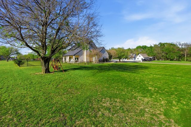 424 Preakness Place Road, Van Alstyne, TX 75495