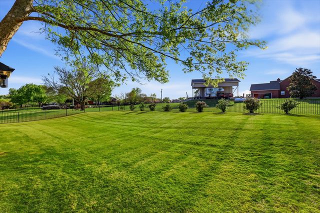 424 Preakness Place Road, Van Alstyne, TX 75495