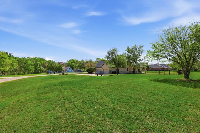 424 Preakness Place Road, Van Alstyne, TX 75495